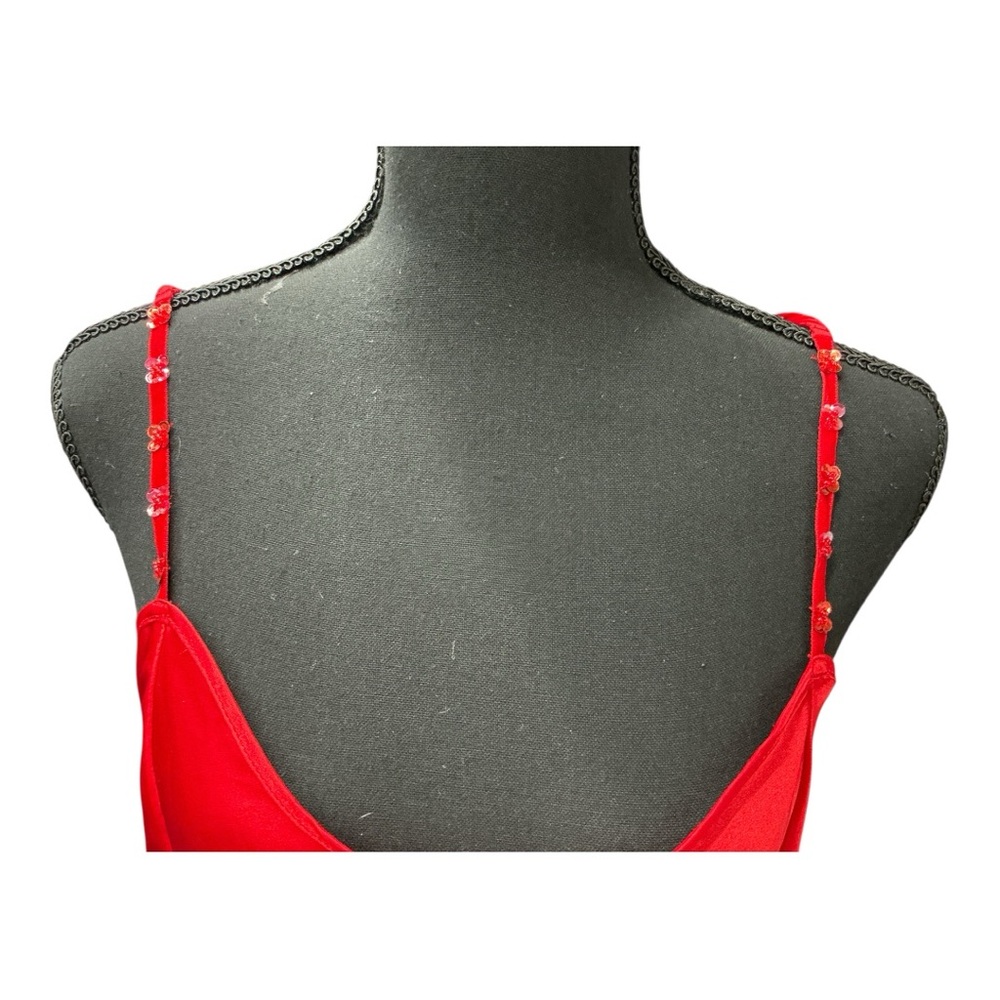 Elegant Red Satin Nightgown - Picture 3 of 5